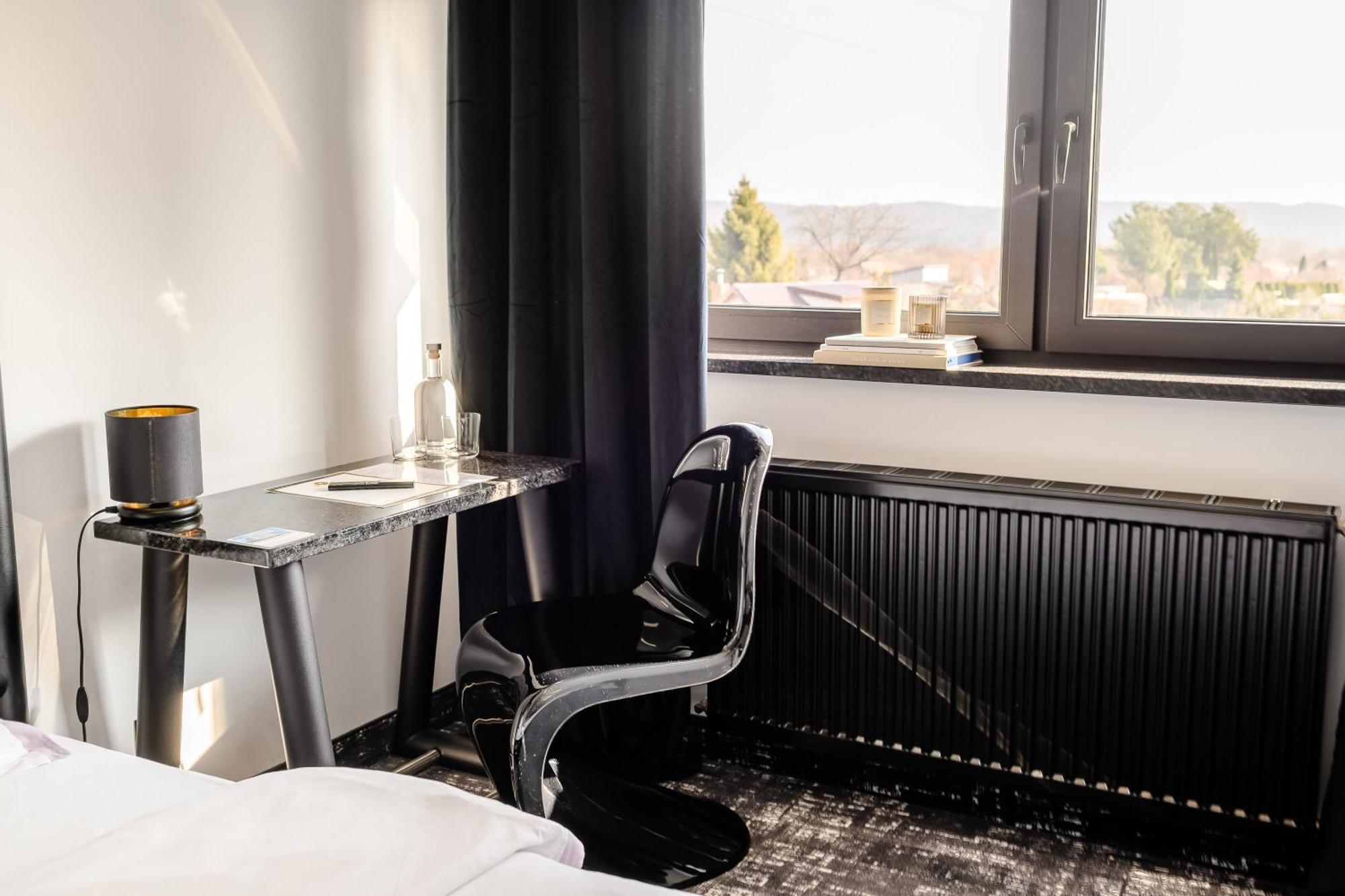 Golden Lion House Bed&Breakfast Rumia Exteriör bild