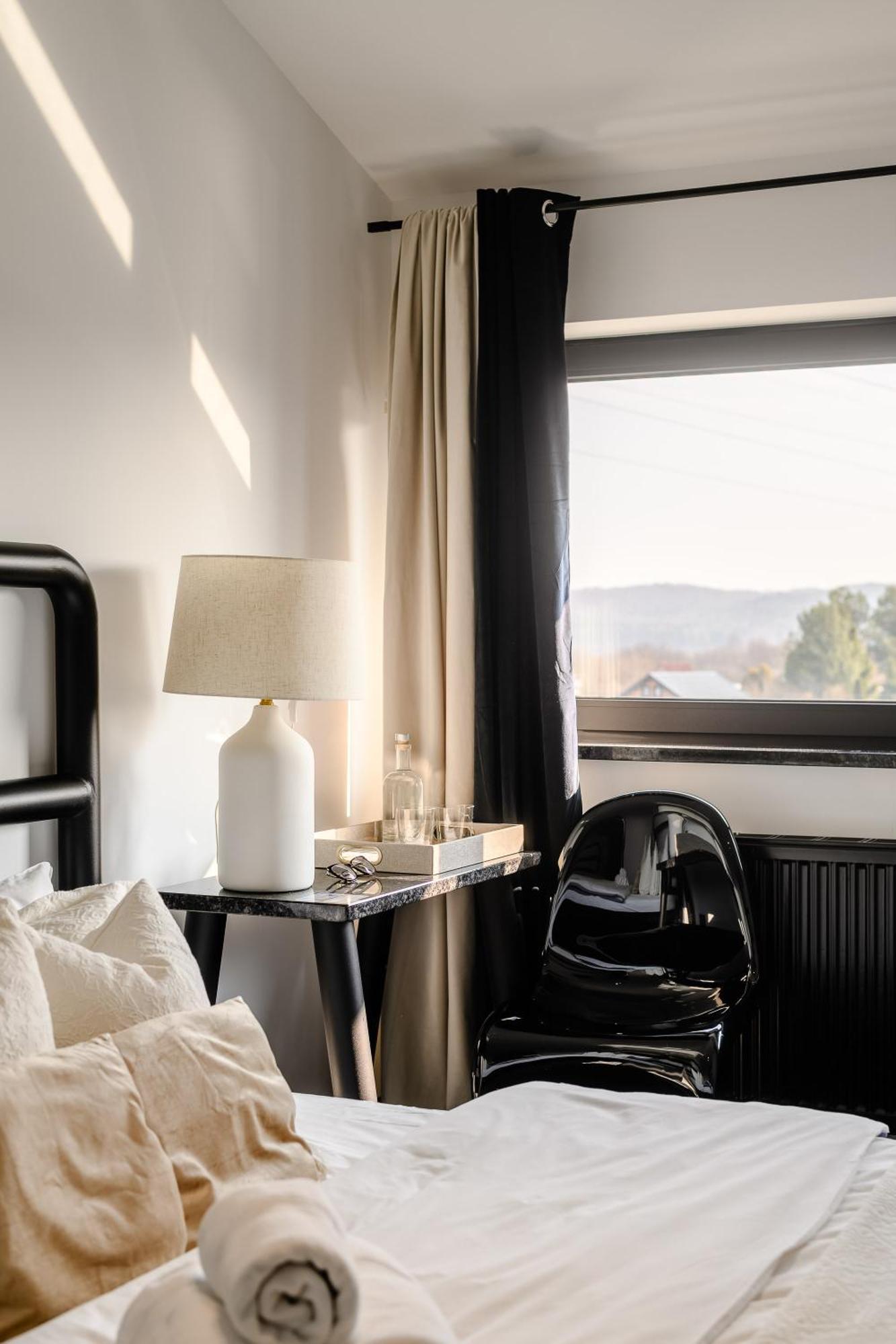 Golden Lion House Bed&Breakfast Rumia Exteriör bild